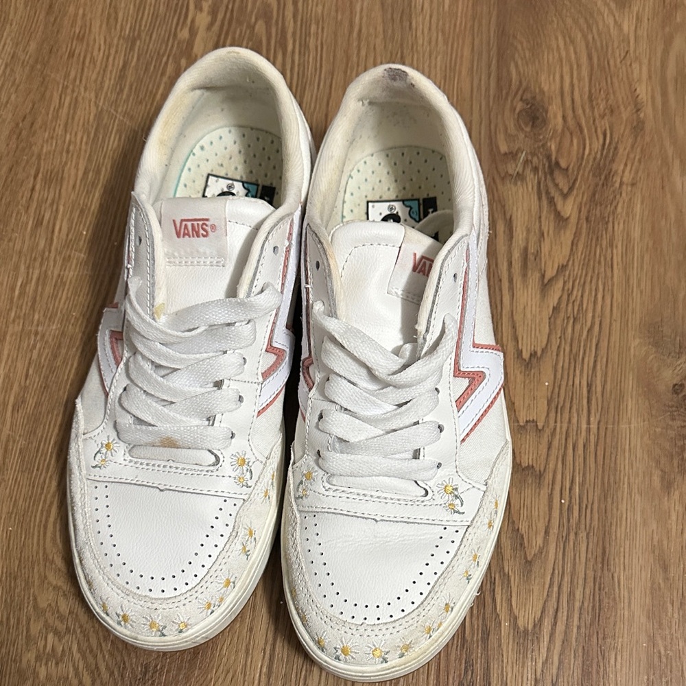 Vans Women’s White Sneakers with Floral and Light Pink Accents US 8